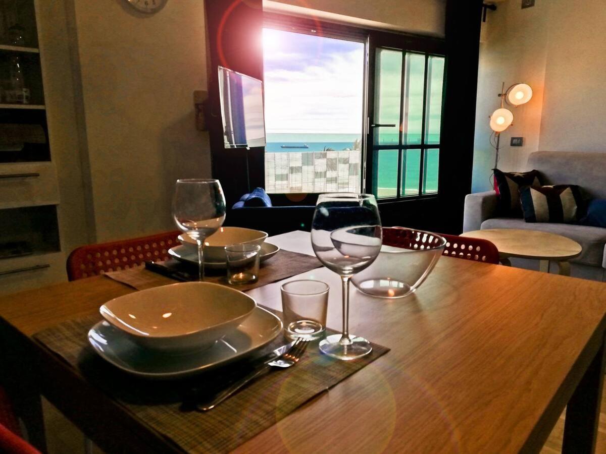Modern & Bright Flat - 2 Min From The Sea Διαμέρισμα Σαβόνα Εξωτερικό φωτογραφία