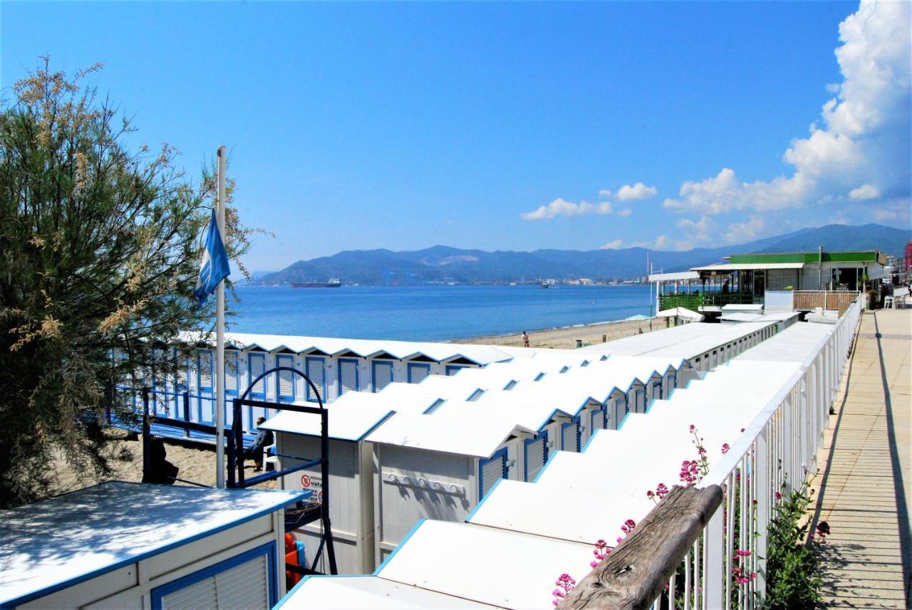Modern & Bright Flat - 2 Min From The Sea Διαμέρισμα Σαβόνα Εξωτερικό φωτογραφία